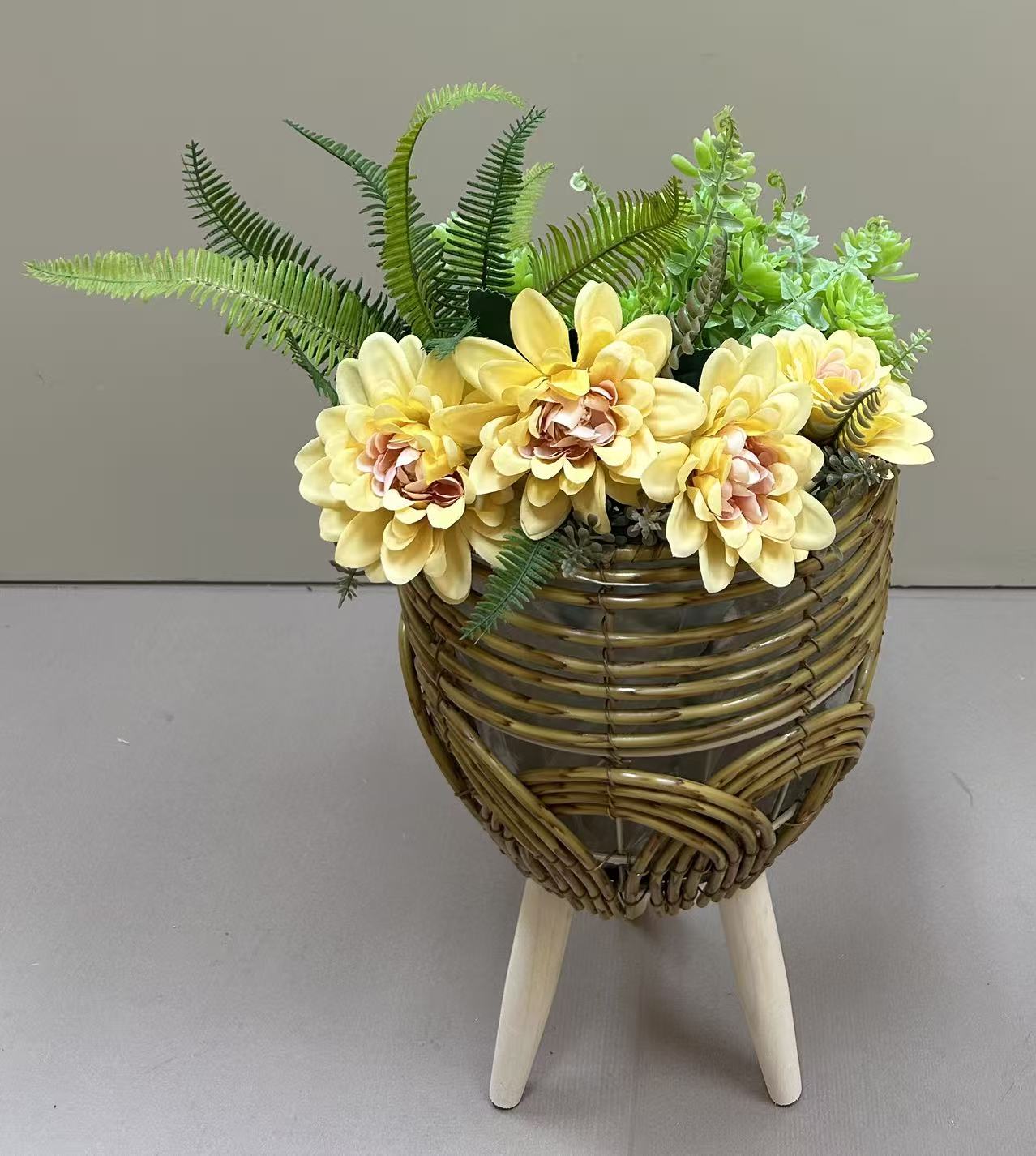 Nordic style creative, pure handcrafted, outward-woven flower baskets, wooden legs, high flower stands, floor-standing indoor and outdoor decoration, green ivy, garden potted plants, regenerated flowers, small potted plants grown by oneself, 2 potted plants Application Scenario