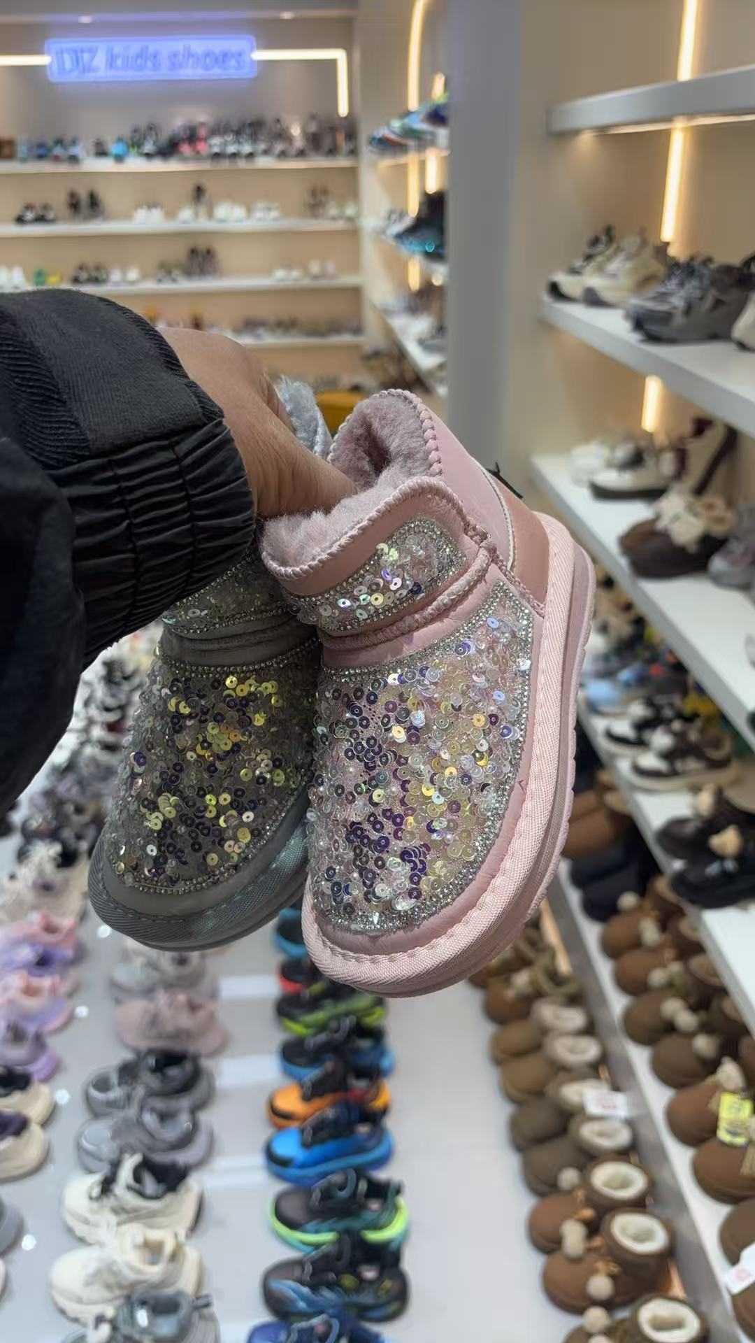 儿童雪地靴镶水钻雪地靴批发零售