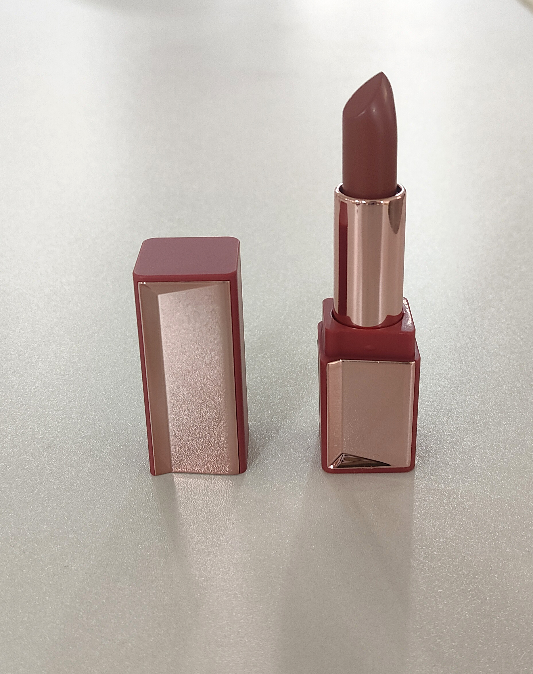 ويرفع أحمر الشفاه الى الشفاه الى الشفاه Item Picture