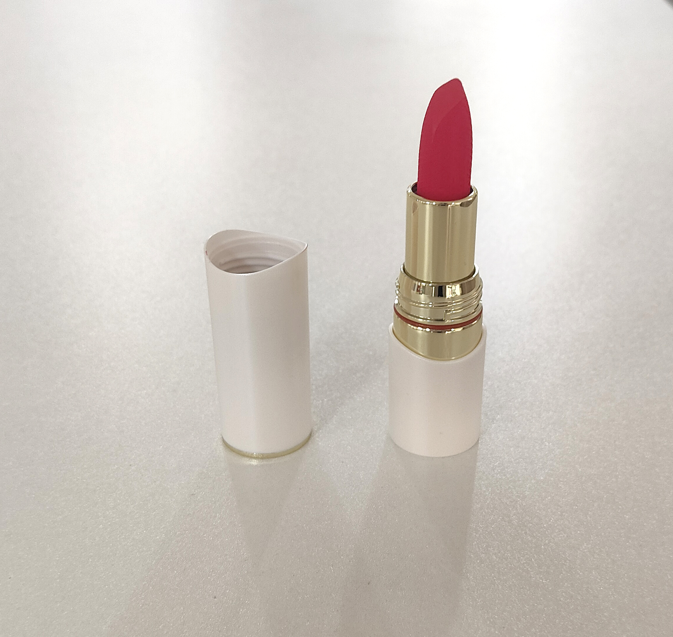 احمر الشفاه غير ملطخ بشكل دائم باللون الابيض المستديم Item Picture