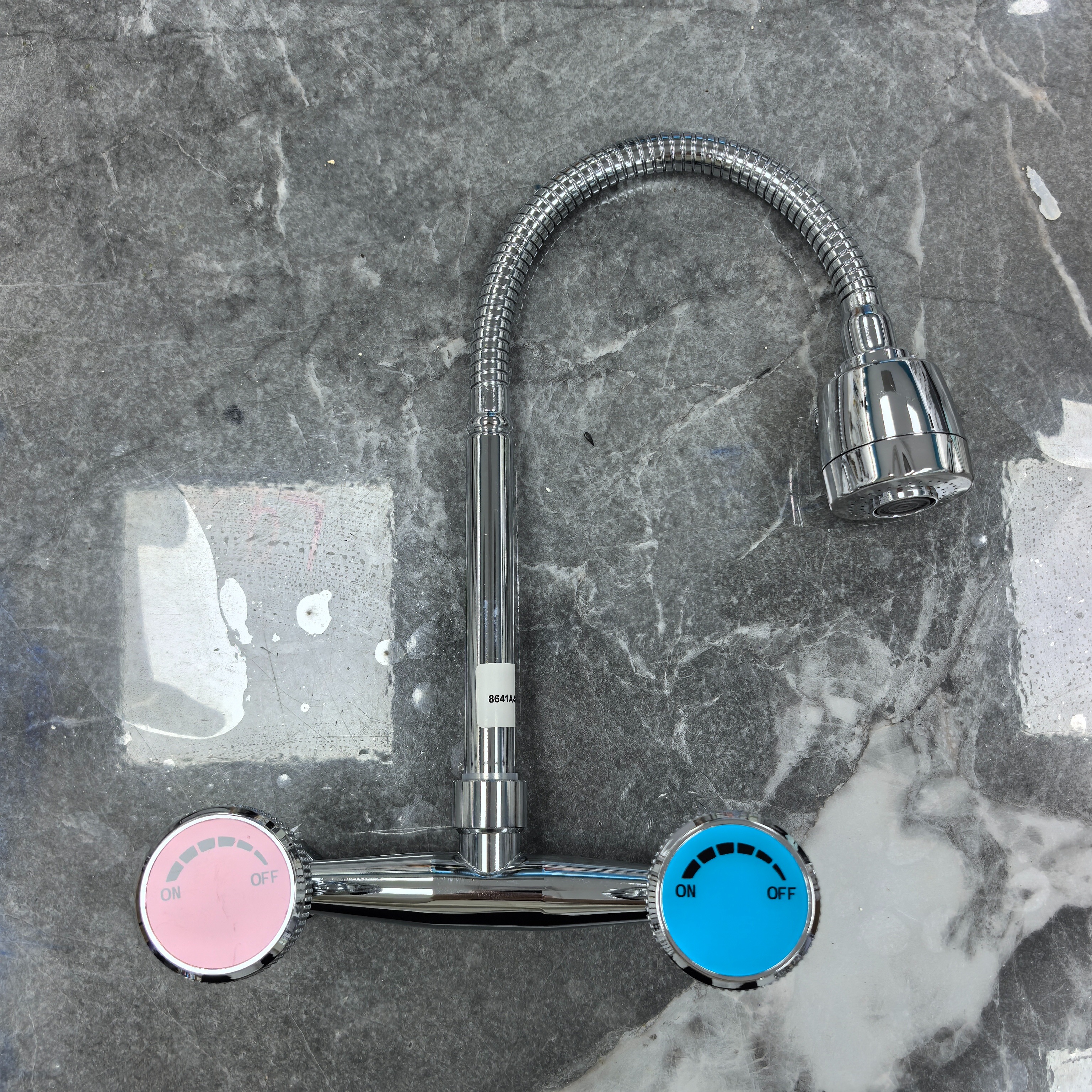RR-SLT116DK zinc alloy horn single-hole faucet, electroplated plastic handwheel, copper valve core, with 50cm single-ended pipe full figure