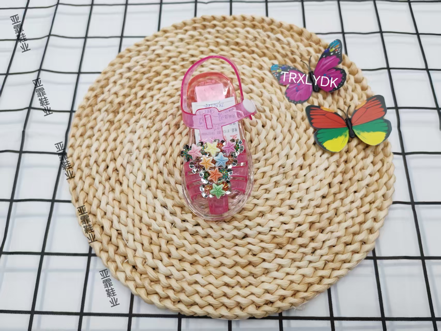 2025 Summer new children's anti-slip, hollowed-out beach children's sandals thumbnail