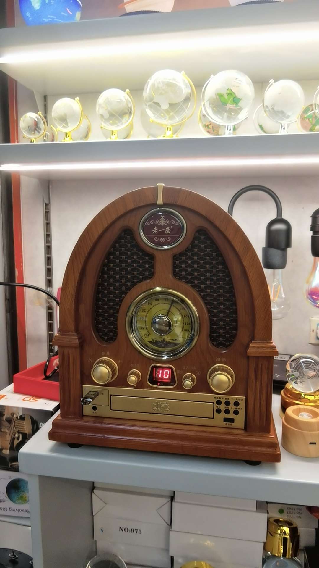 Portable radio Bluetooth speaker, multi-functional wireless mini portable outdoor home audio system, supports FM frequency modulation Bluetooth connection details Picture