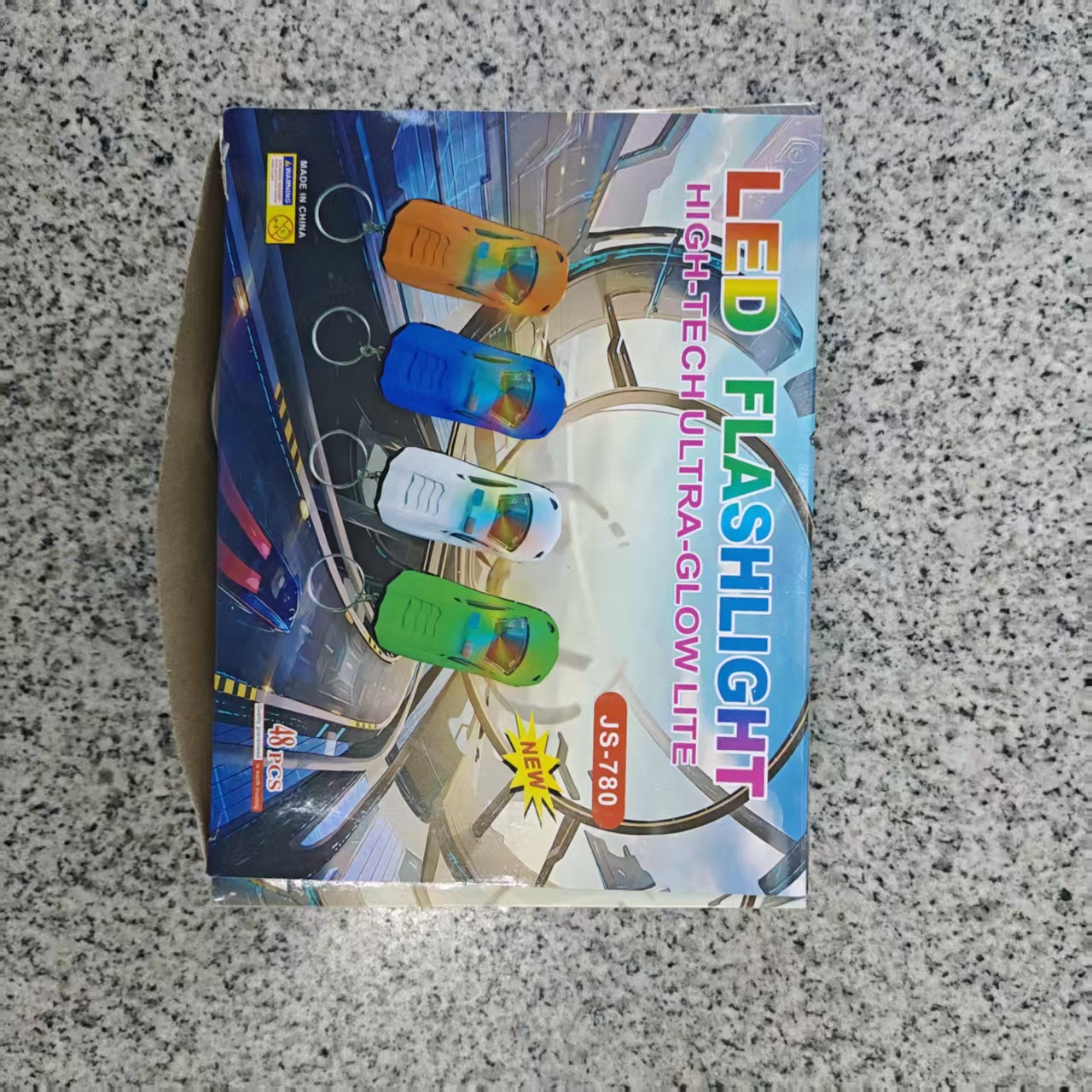 The four-color JS-780 flashing toy keychain light is so cute and fun that it lights up your daily life. Factory wholesale Item Picture