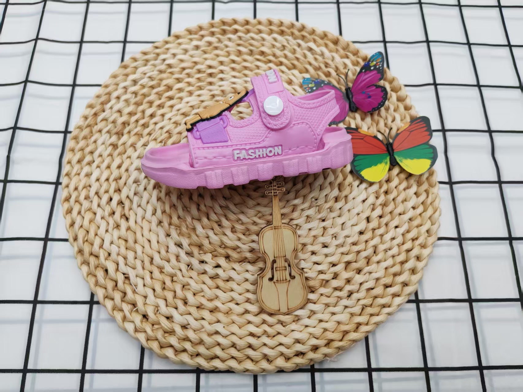 Cute cartoon outerwear sandals for children and babies in 2025 Specification drawing