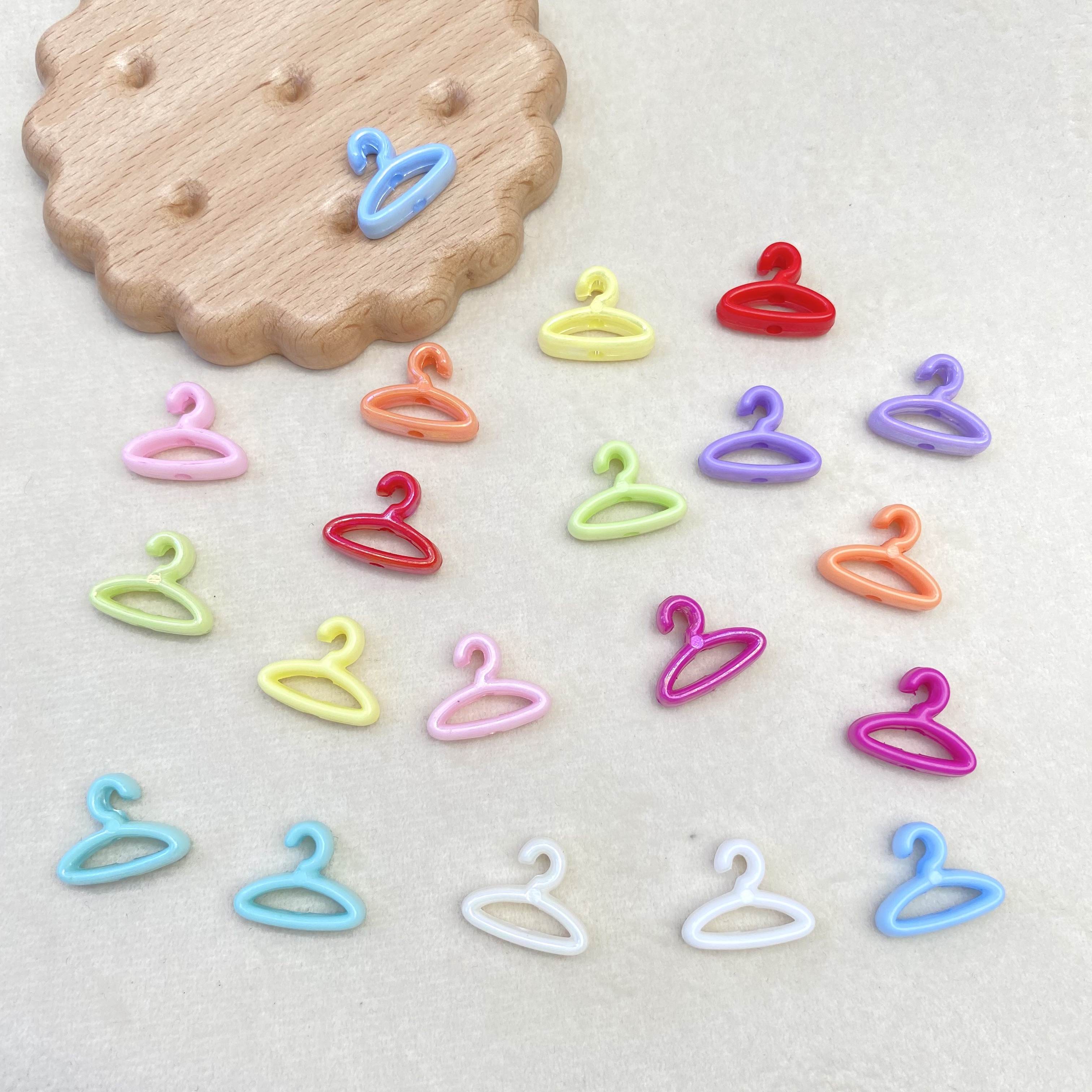 Acrylic solid color ab color-coated clothes hanger /diy mobile phone chain keychain bag hanging decorative material loose beads Application Scenario