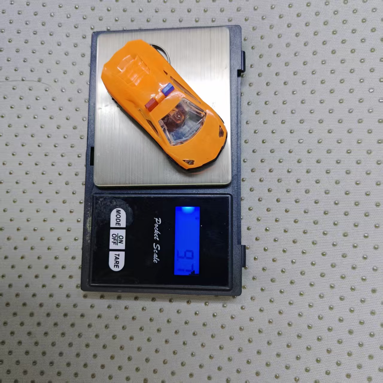 The four-color JS-780 flashing toy keychain light is so cute and fun that it lights up your daily life. Factory wholesale Application Scenario