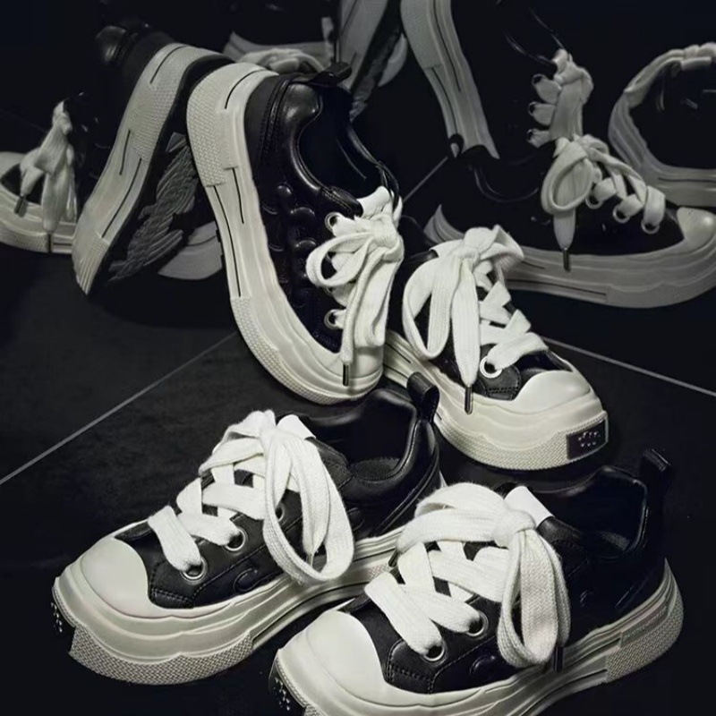 zhuoyi same style shoot brand ensemble black plum board shoes men's and women's thick-soled heightened retro leather plum shoes Item Picture