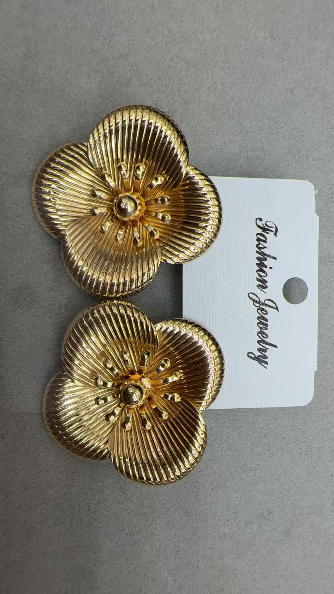 饰品/耳饰/珍珠耳环/耳环/烧焊锆石耳环细节图