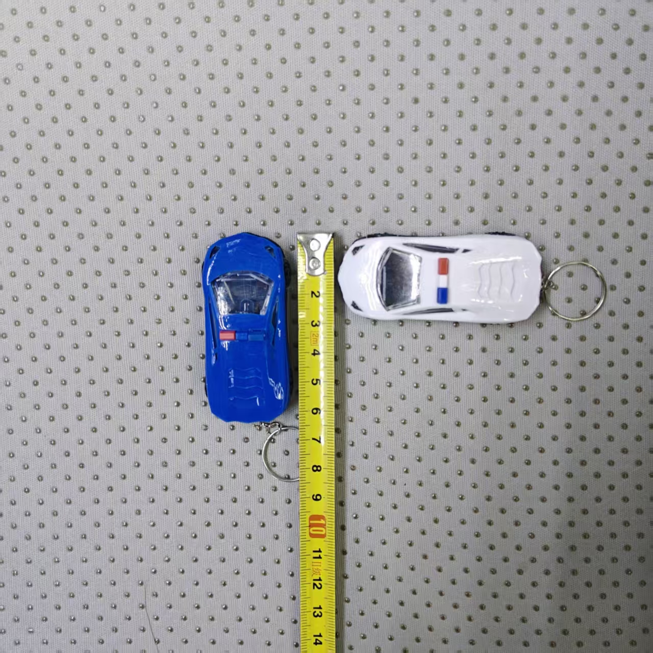 The four-color JS-780 flashing toy keychain light is so cute and fun that it lights up your daily life. Factory wholesale Specification image