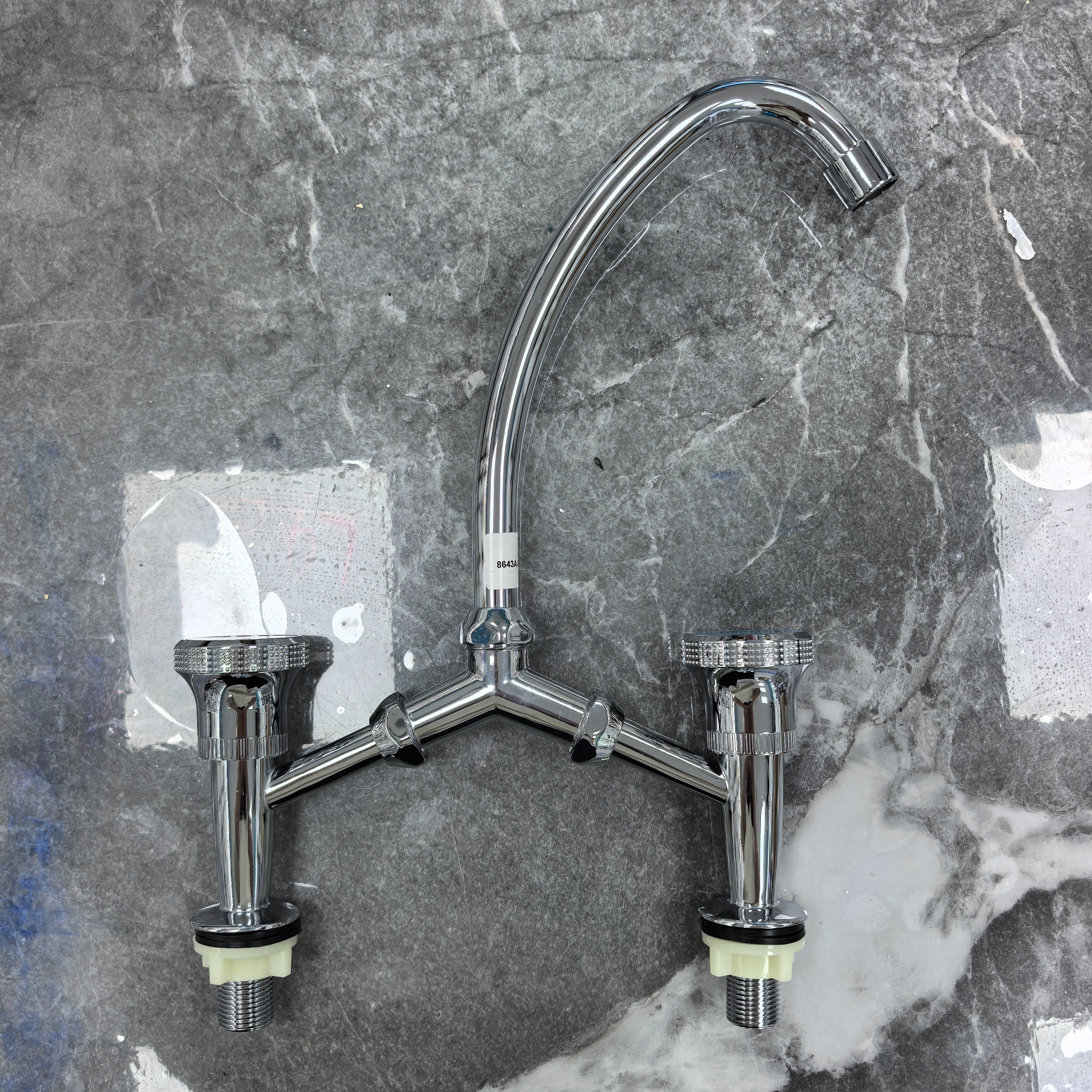 RR-SLT118 zinc alloy faucet, electroplated plastic handwheel, copper valve core,SS201 vertical pipe full figure