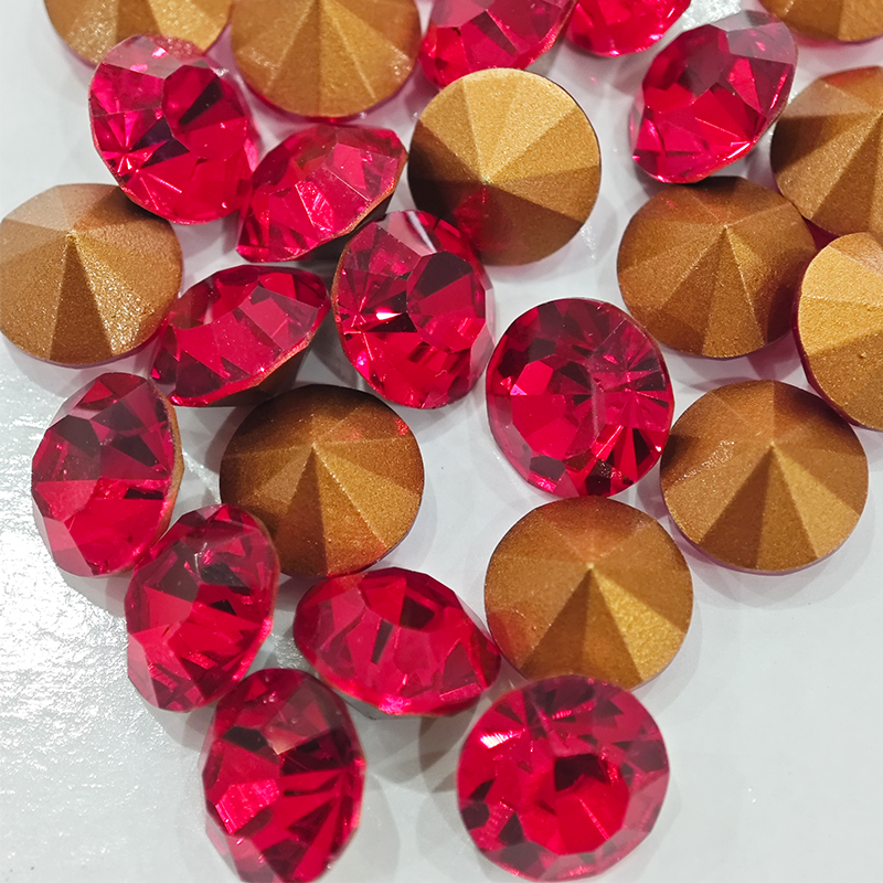 Factory direct sales of DIY accessories for the Czech No. 47 large red color round pointed bottom diamond super flash 10.7mm opera headwear Item Picture