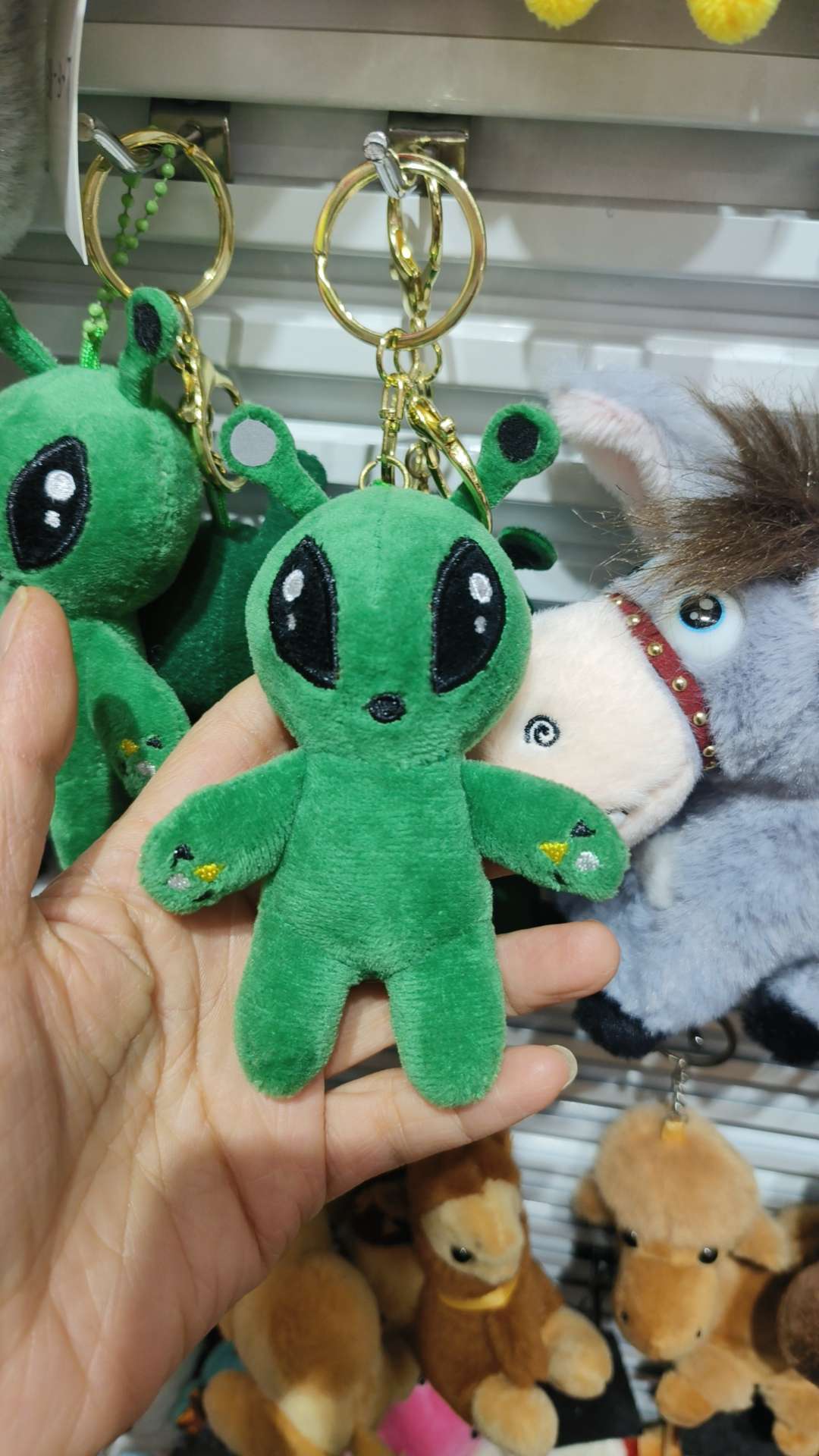 进口潮流毛绒玩具抱心熊羊毛毡刺绣儿童玩偶礼物赠品毛绒玩具挂件