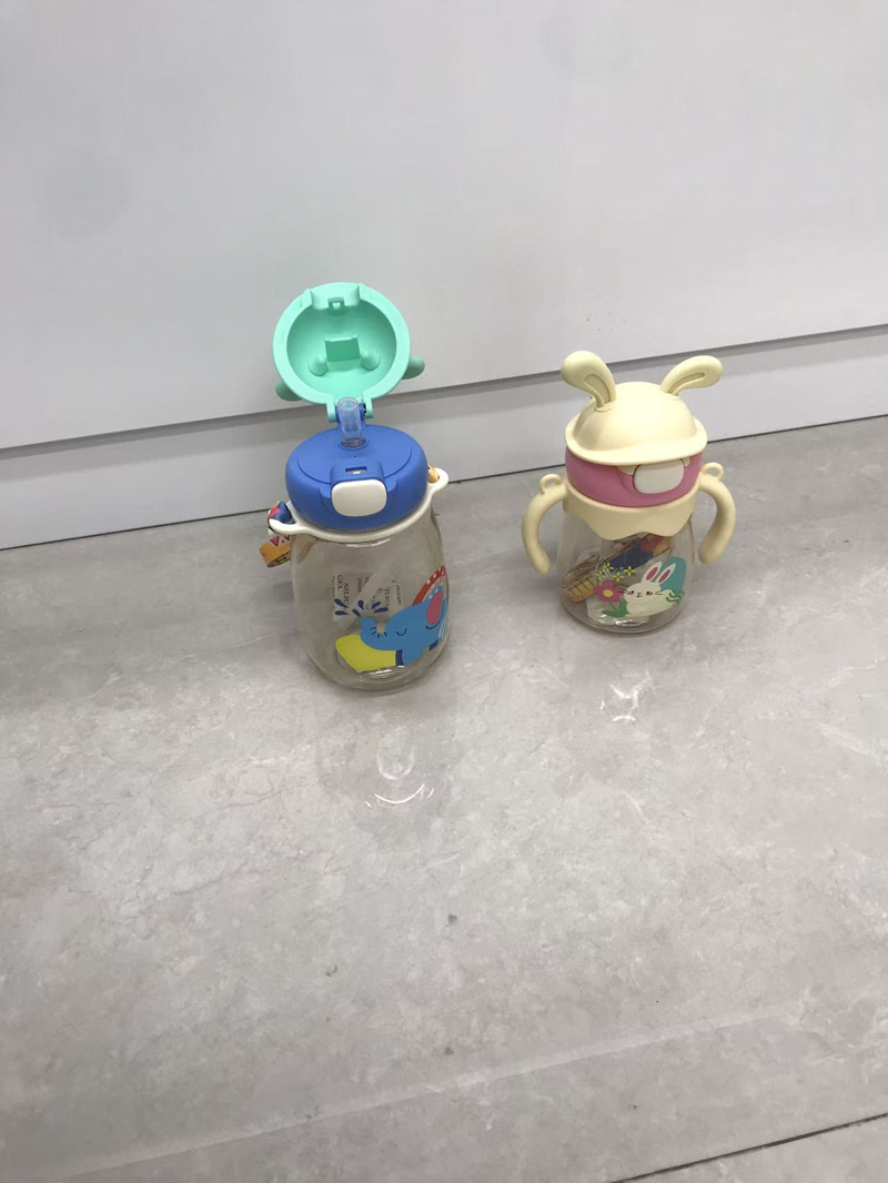 萌兔耳儿童吸管杯 带手柄背带防漏学饮杯 宝宝卡通动物便携喝水杯详情5