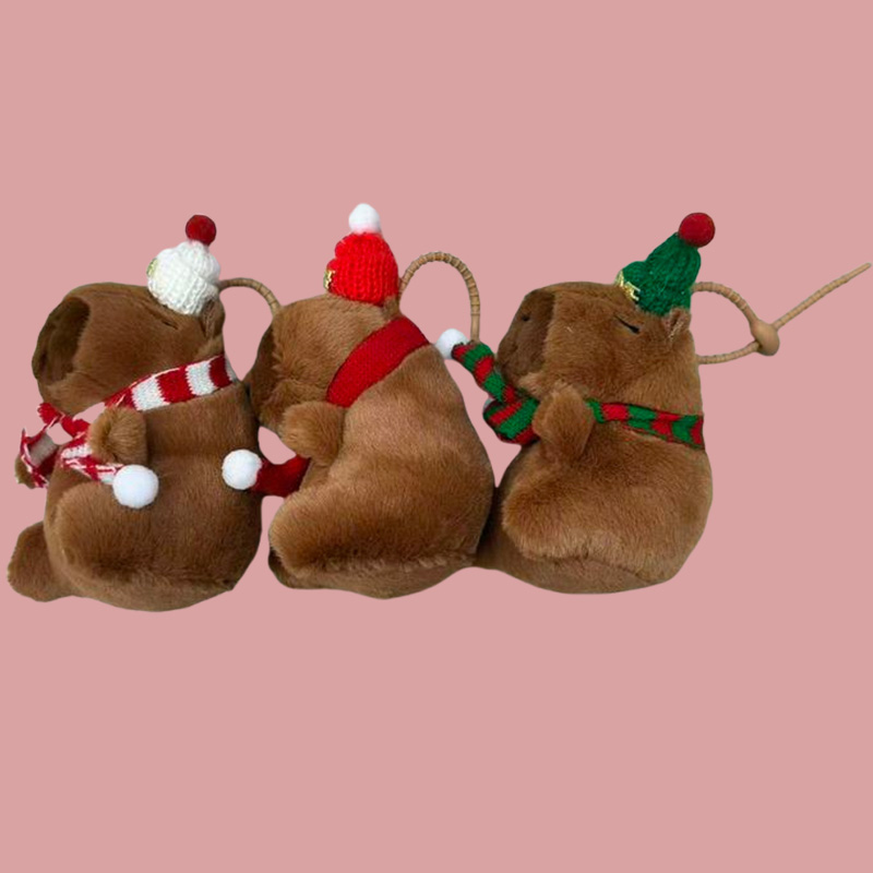 圣诞卡皮巴拉豚鼠吉祥物动物毛绒玩具纪念品玩偶卡通周边挂件毛绒公仔挂件钥匙扣布偶挂件可爱装饰礼物夹娃娃机厂家直销
