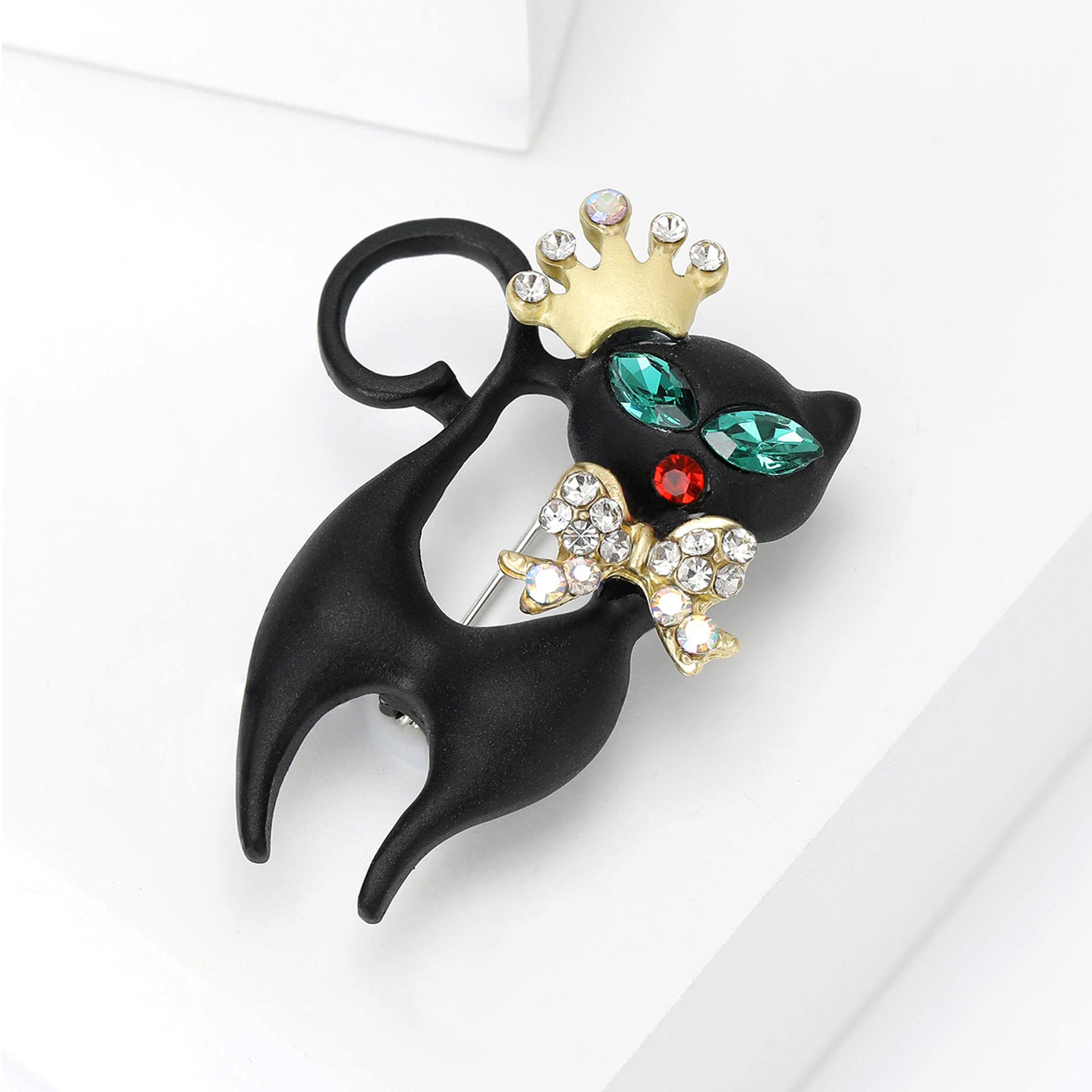 Factory direct sales of enamel oil drip and diamond inlaid black cat creative design brooches and corsages for women's clothing accessories in stock Specification image