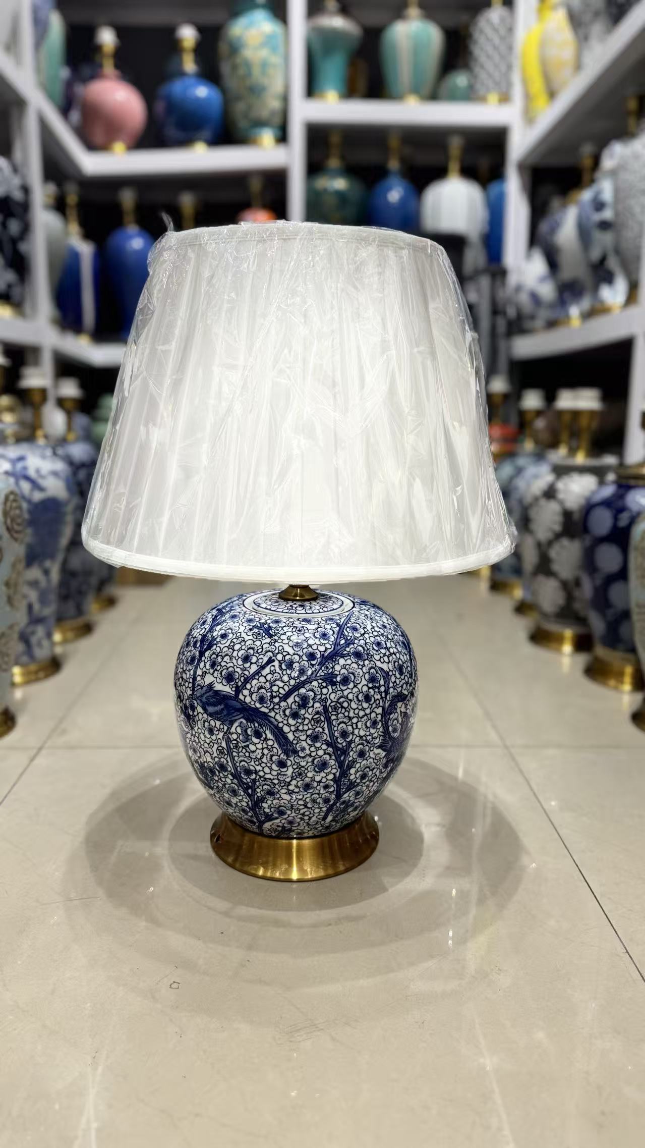 陶瓷台灯，照明。陶瓷工艺品