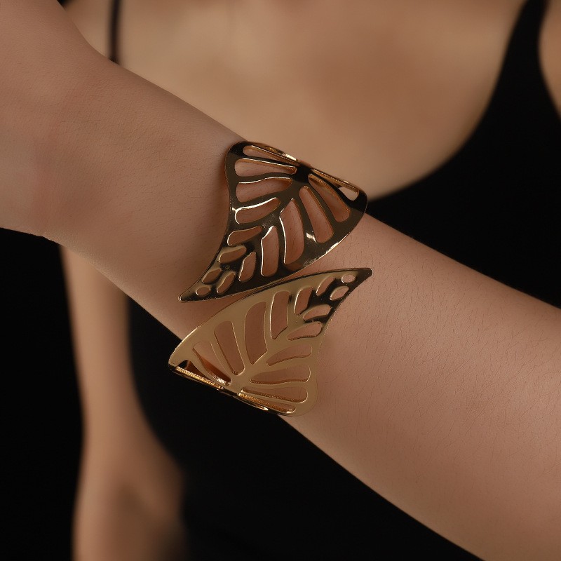跨境专供简约时尚树叶女款手饰潮流百搭精致手镯