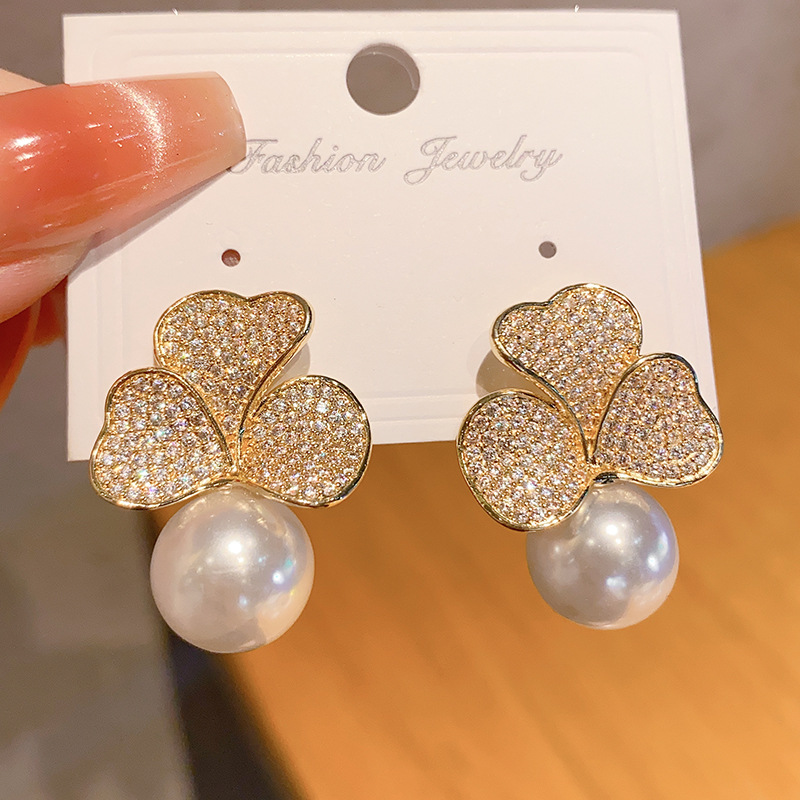 The new best-selling copper-inlaid zircon stud three-petal flower pearl earrings feature a high-end design and are exquisite and versatile detail image 4