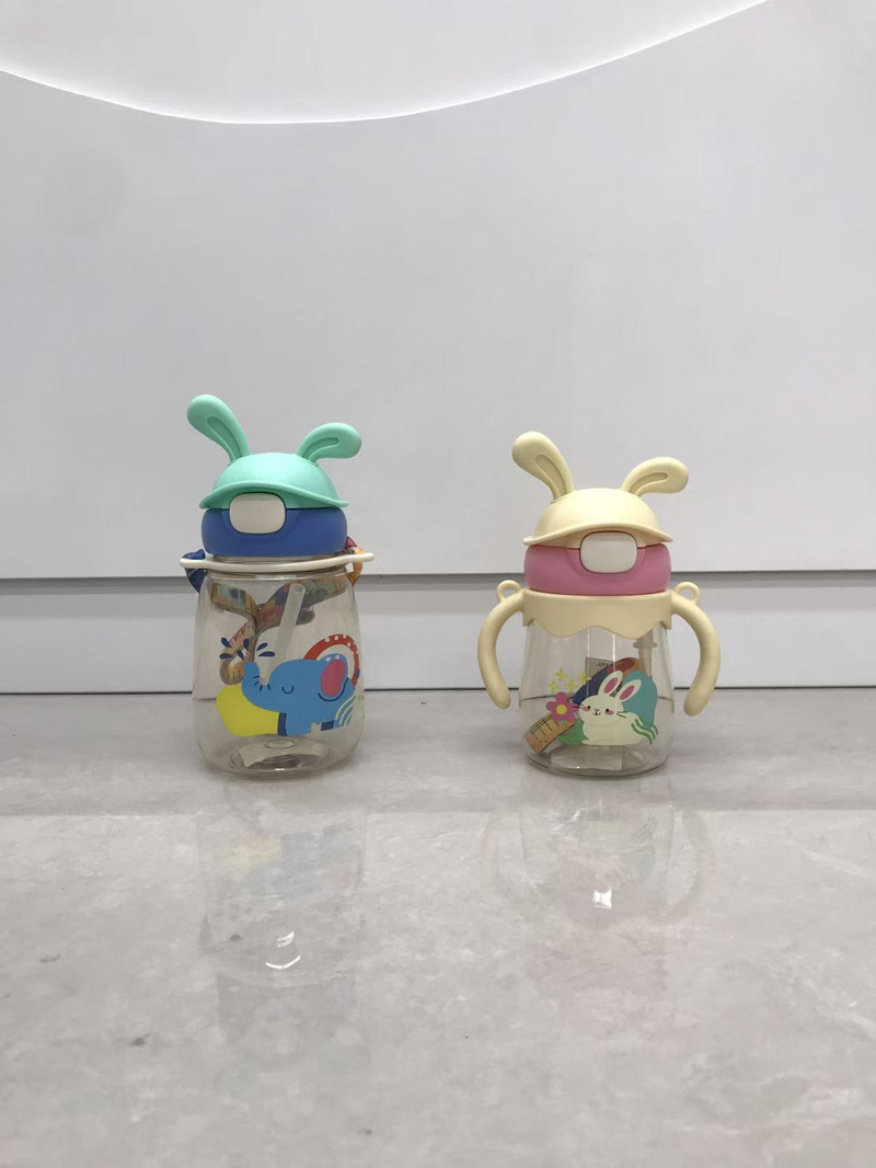 萌兔耳儿童吸管杯 带手柄背带防漏学饮杯 宝宝卡通动物便携喝水杯详情4
