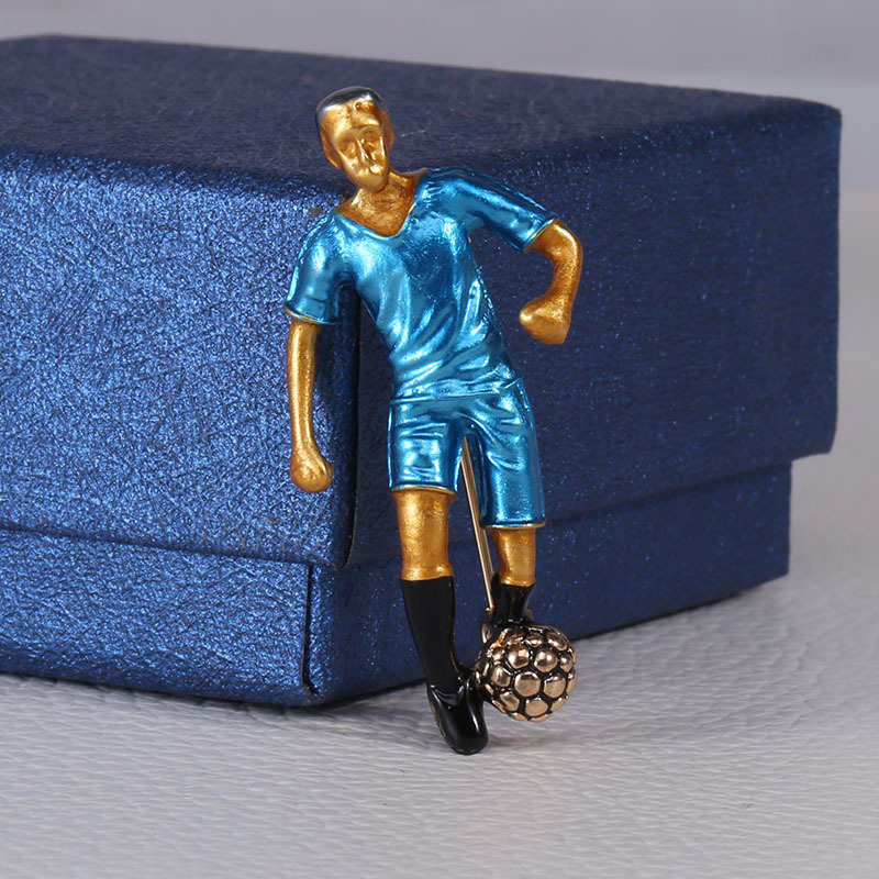 Hot-selling creative, simple and modern football player image brooch, alloy oil-dripping World Cup pin accessory Specification image