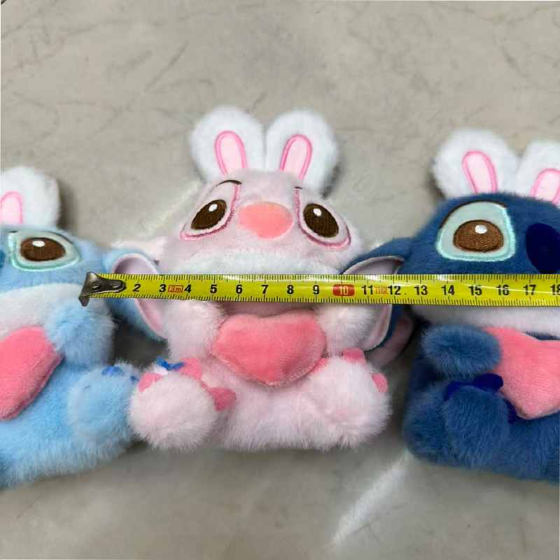Rabbit Stitch, heart-shaped mascot, animal plush toys, souvenirs, dolls, cartoon accessories, pendants, plush figurines, keychains, cloth dolls, cute decorations, gifts, claw machine factory direct sales Application Scenario