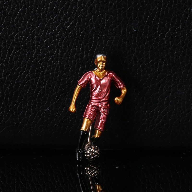 Hot-selling creative, simple and modern football player image brooch, alloy oil-dripping World Cup pin accessory Application Scenario
