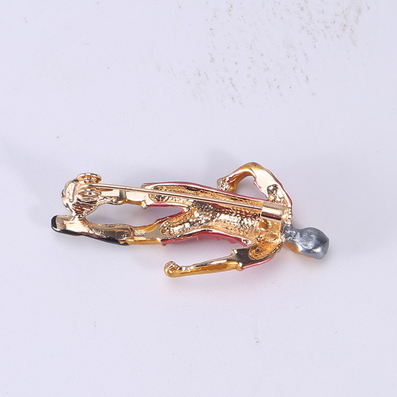 Hot-selling creative, simple and modern football player image brooch, alloy oil-dripping World Cup pin accessory Item Picture