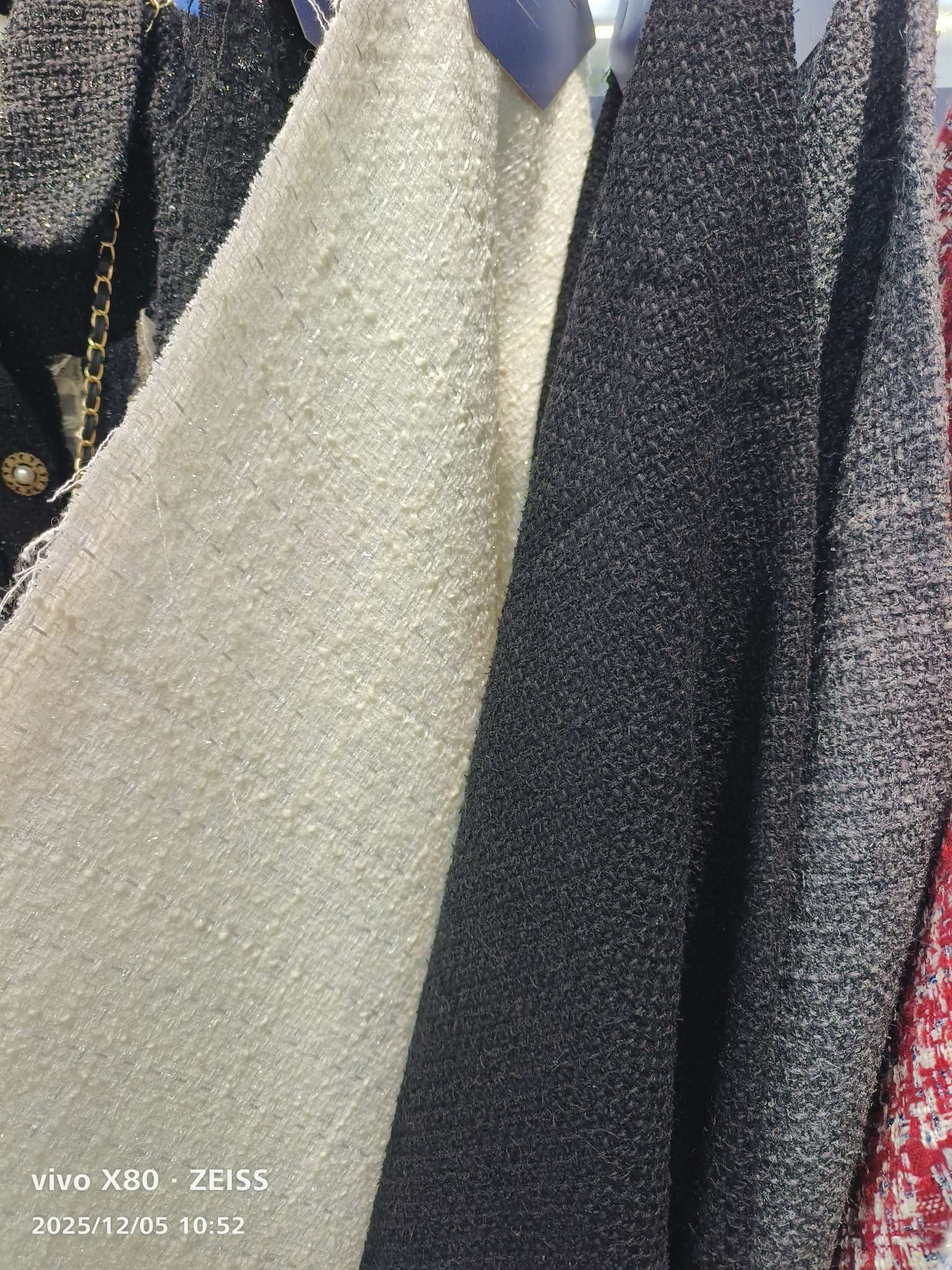 纺织皮革混纺交织面料棉毛混纺手感柔软多用途服装面料精品。小香风面料，适用于时尚服装，饰品，包包，帽子等等