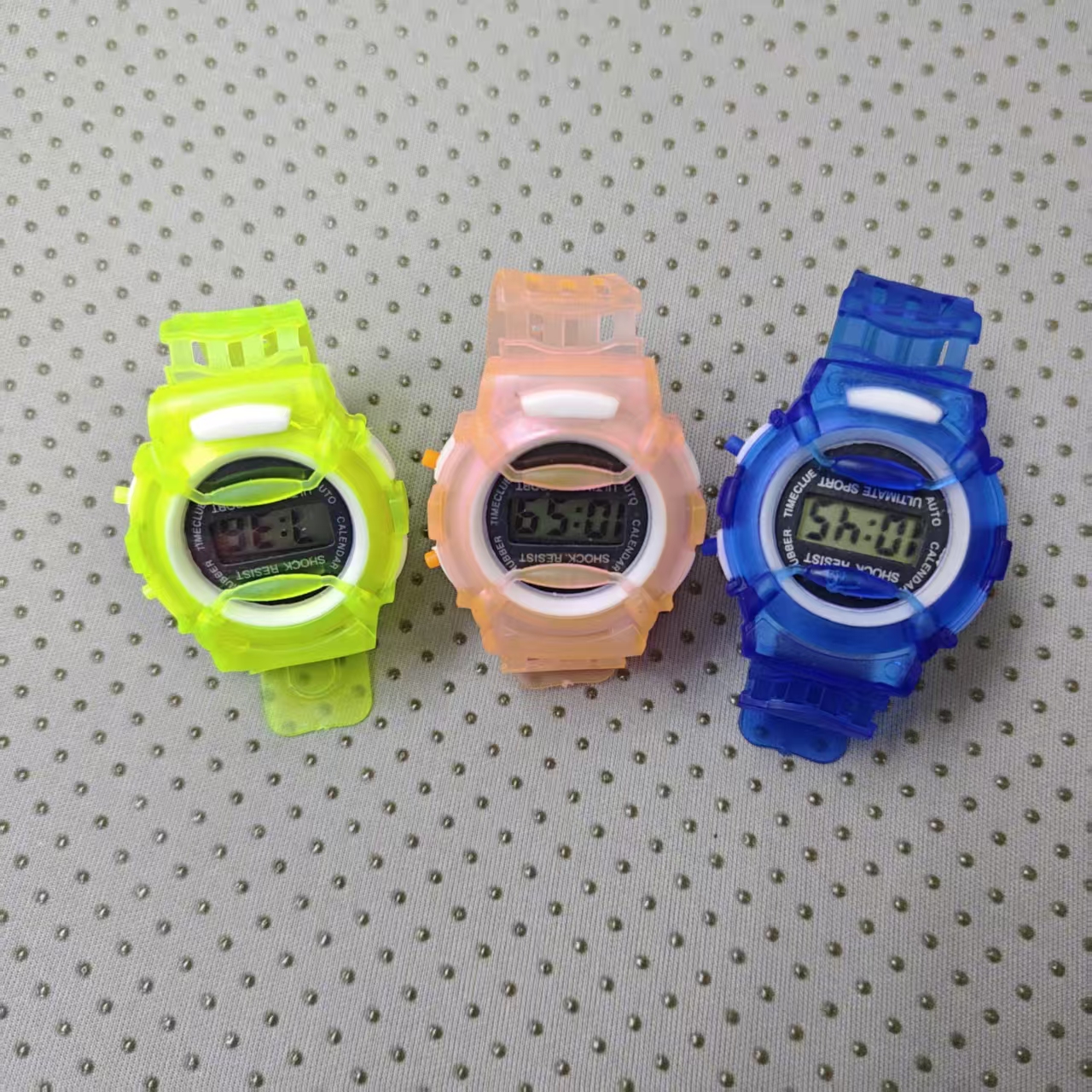 Colorful and fashionable electronic watches with a trendy and sporty style. Each box contains 12 pieces of color options to choose from. A must-have for youthful vitality. Wholesale from the manufacturer Item Picture