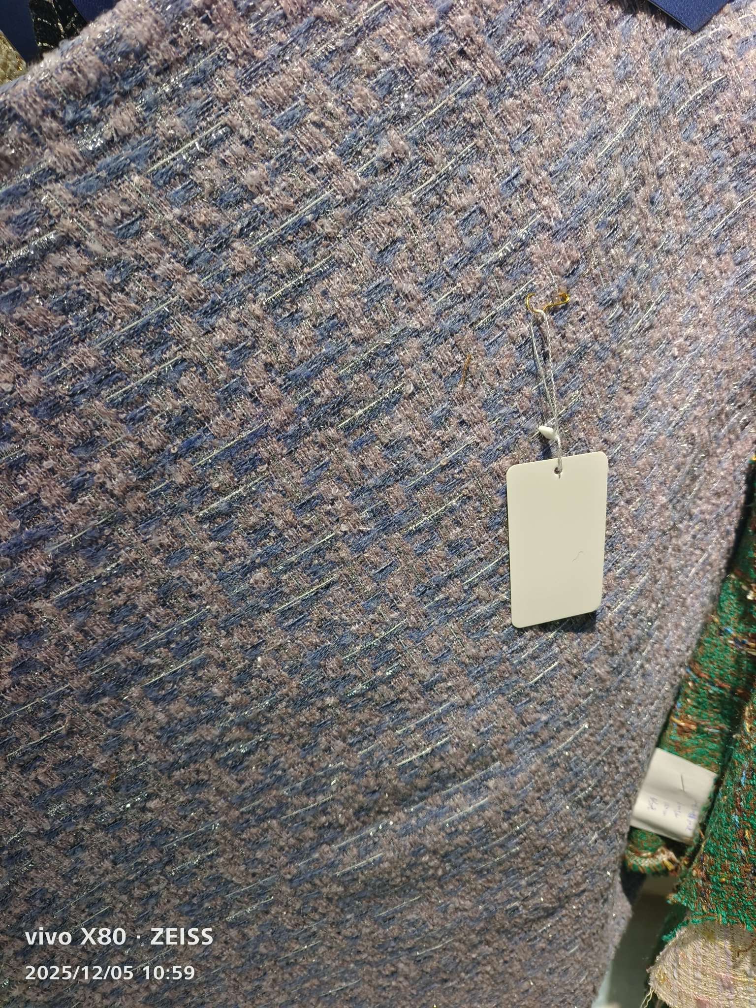 纺织皮革混纺交织面料棉毛混纺手感柔软多用途服装面料。小香风面料，适用于时尚服装，饰品，包包等