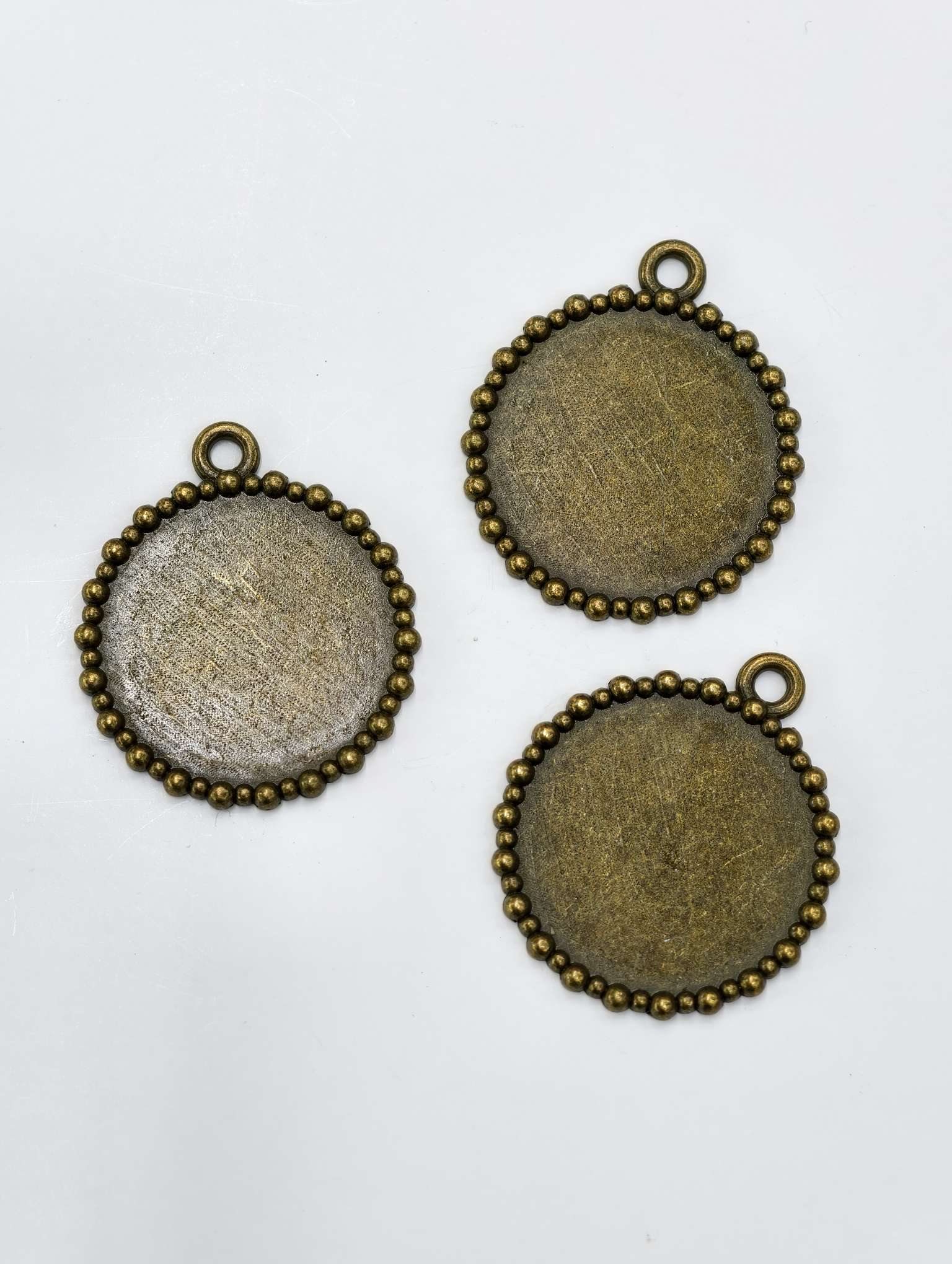 Letter metal pendants, tassels, zircon, bow connection accessories, lifting brass jewelry, semi-finished jewelry accessories, Jinhan jewelry accessories Application Scenario