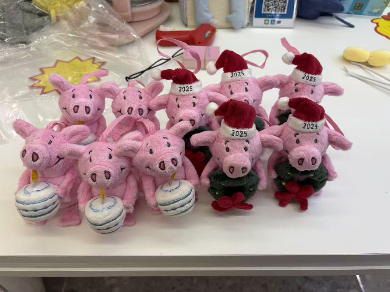 British PERCYPIG Martha Pig Christmas style plush pendant toy, British trend Percy Pig Pig-related pig pendant details Picture