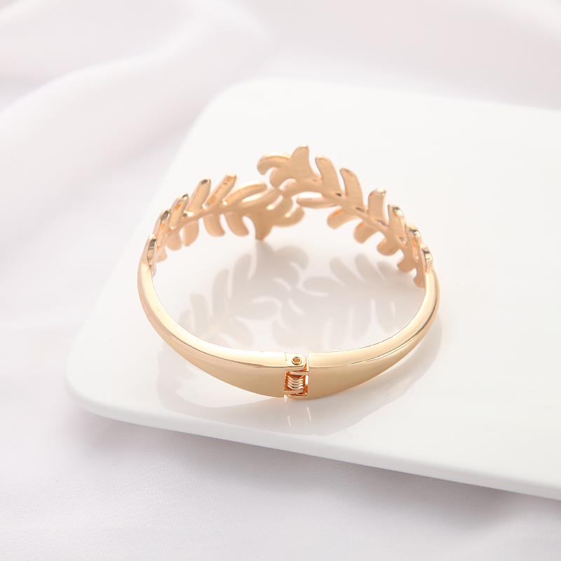 Cross-border European and American exclusive best-selling, simple and fashionable women's jewelry, trendy and versatile, exquisite bracelets details Picture