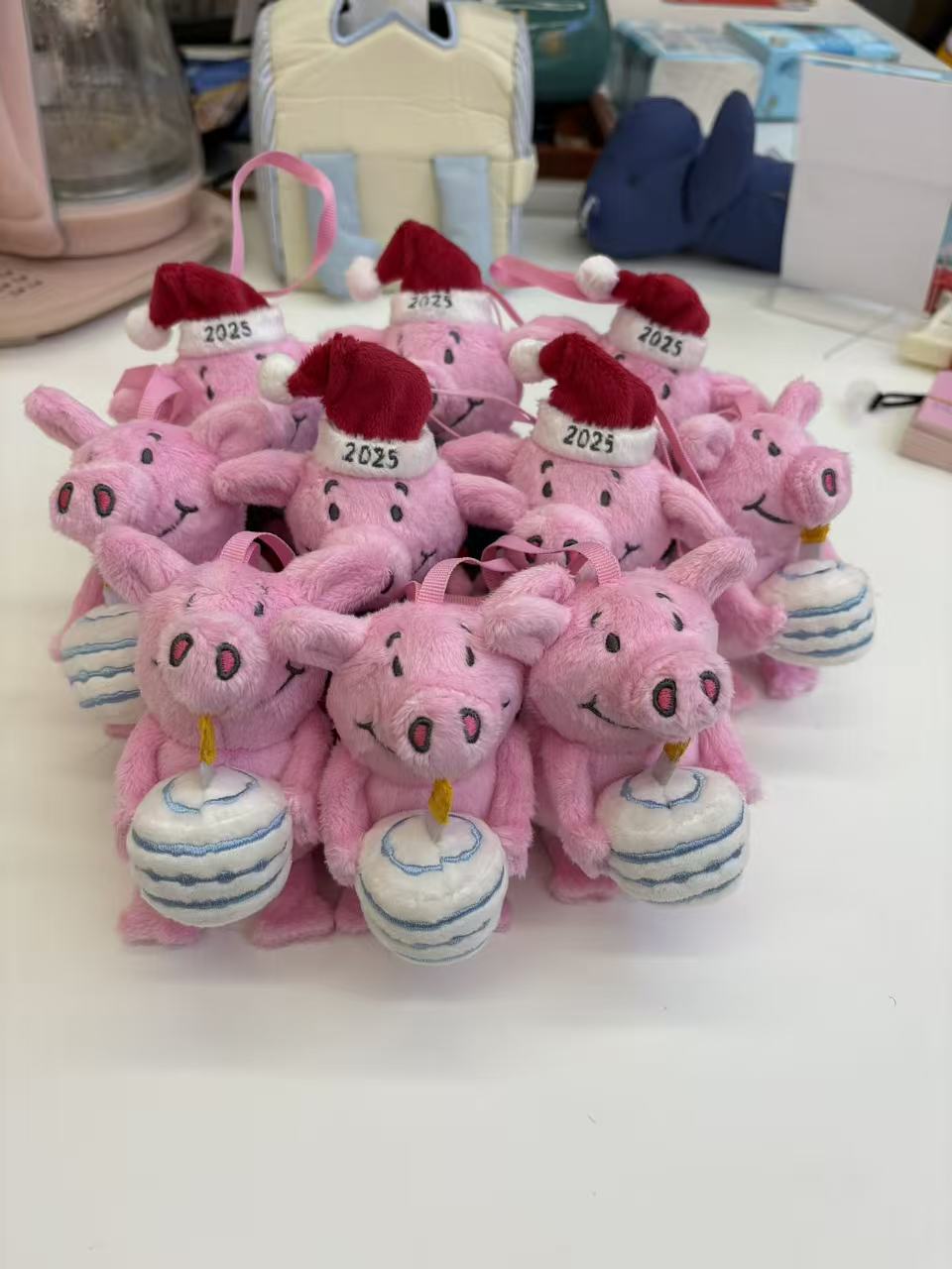 British PERCYPIG Martha Pig Christmas style plush pendant toy, British trend Percy Pig Pig-related pig pendant Application Scenario