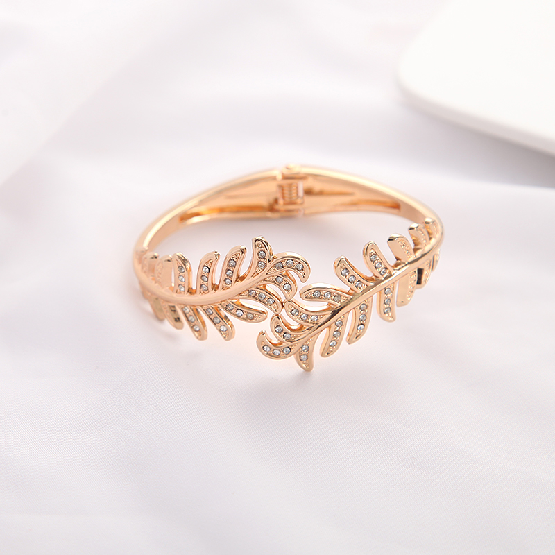 跨境欧美专供热销爆款简约时尚女款手饰潮流百搭精致手镯