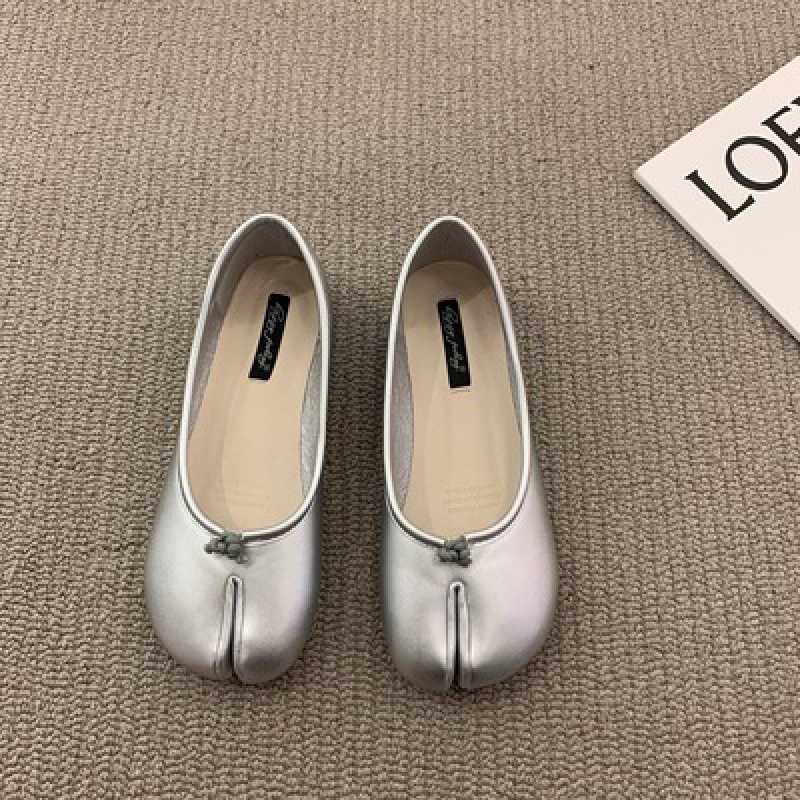 korean style slip-on red split toe trotter horseshoe gommino flat new low-cut pumps soft bottom pumps female summer Item Picture