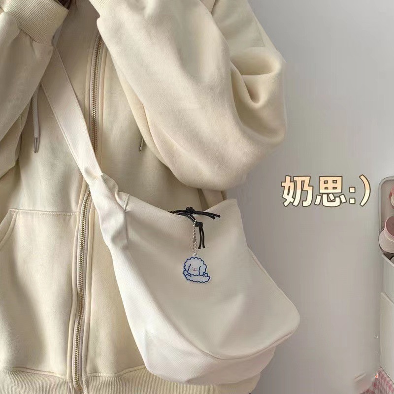 fashion simple korean style all-match wholesale cross-border daily trend candy color fashionable new women's shoulder messenger bag Application Scenario