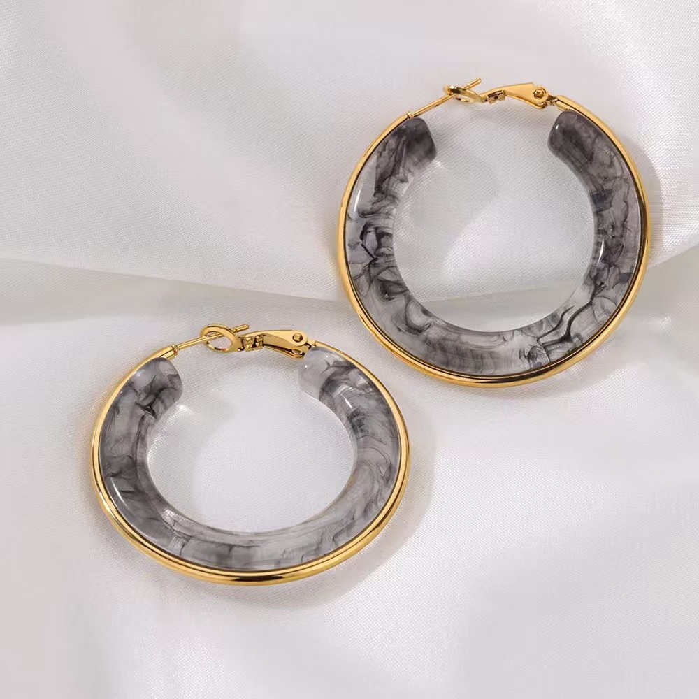 Resin large circle earrings, colorful spring earrings, versatile foreign trade cross-border women's earrings Application Scenario