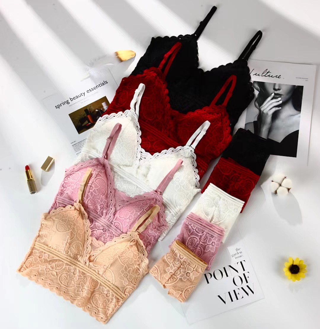 A lady's lace back wraps around her chest Item Picture