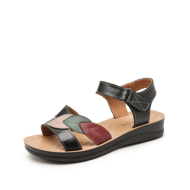 hot top layer cowhide mom sandals genuine leather middle-aged and elderly summer soft bottom women's shoes middle-aged flat elderly non-slip women Application Scenario