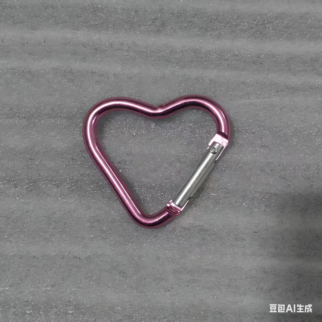 铝合金彩色爱心登山扣桃心箱包玩具挂扣心形登山扣心型挂钩钥匙扣配件详情图4