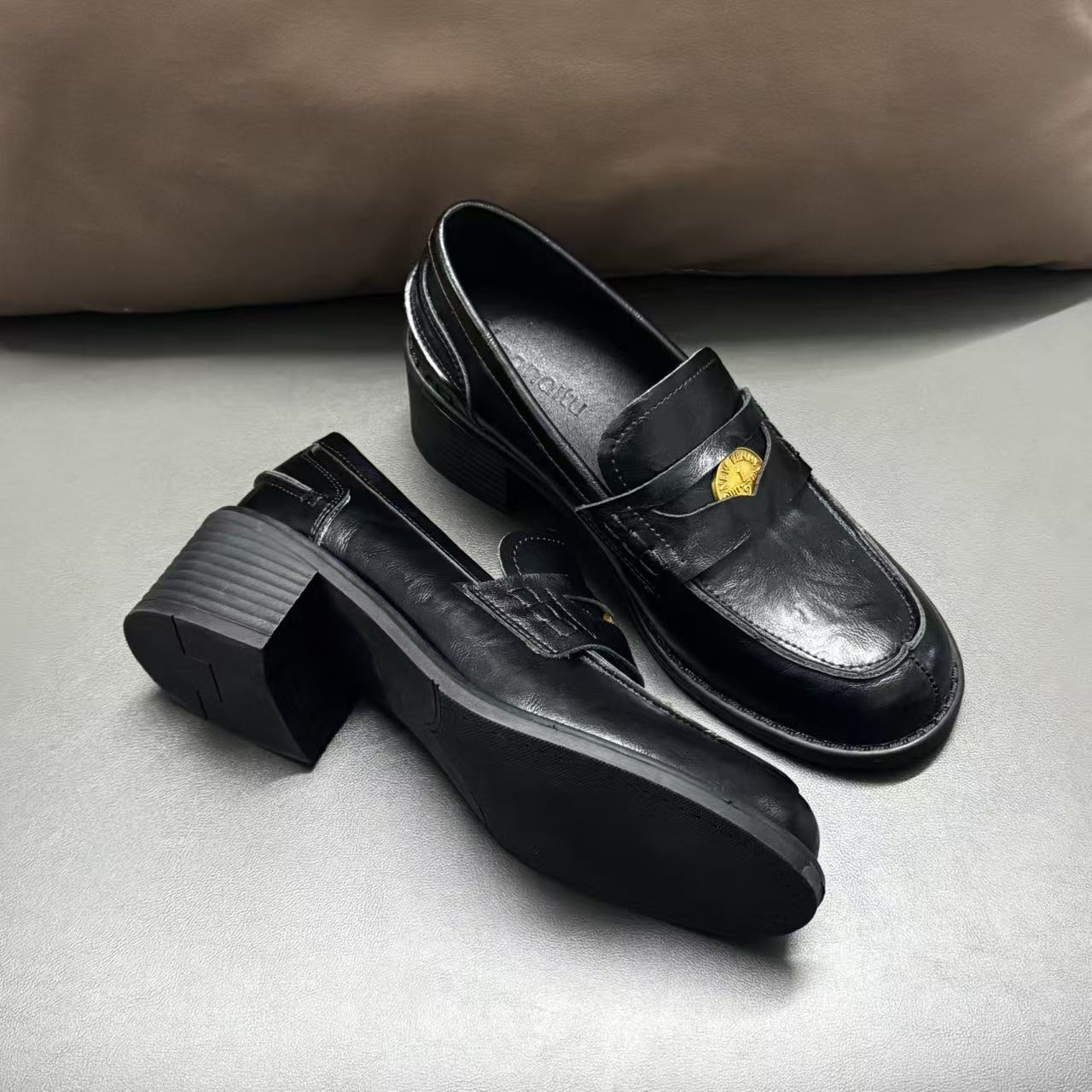 [su jia] cowhide version ~ flat loafers ~ horse leather retro rub colored small gold coin loafer shoes women's small leather shoes full figure