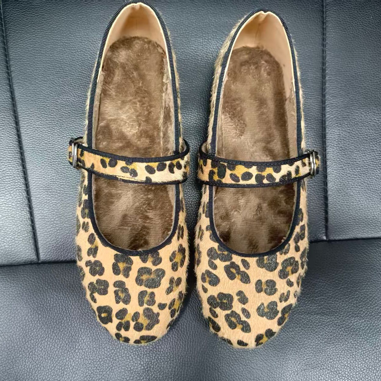2025 autumn and winter new super soft bottom leopard print mary jane shoes women's ballet style flat buckle pumps gommino details Picture