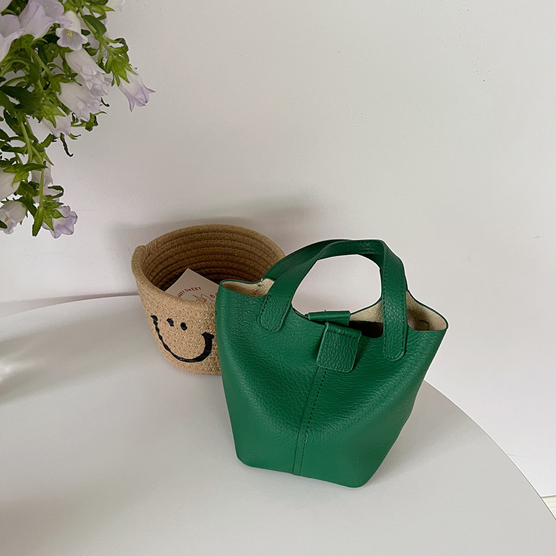 2025 new korean style soft texture one-shoulder portable bucket bag personalized small vegetable basket portable casual messenger bag Application Scenario