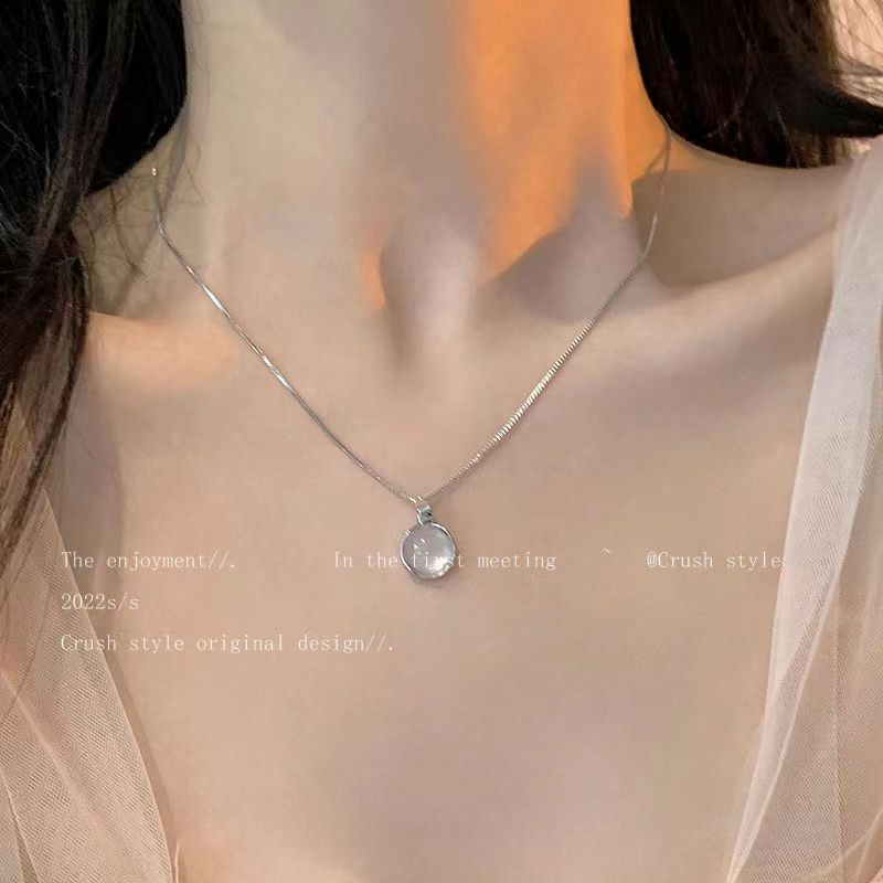 korean new ins style pearl necklace women's all-match sense necklace light luxury minority butterfly clavicle chain wholesale Application Scenario