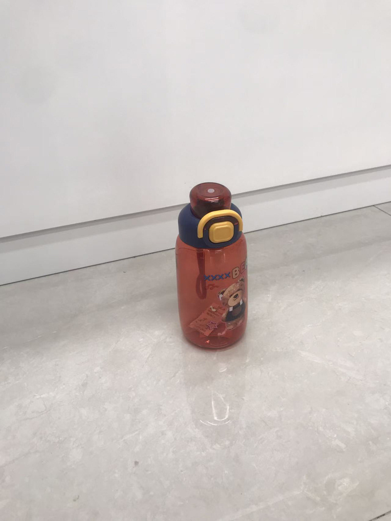 小熊卡通儿童吸管杯 带提手防漏便携水杯 多色可爱图案 耐摔材质 上学外出通用 宝宝饮水萌趣好物详情4