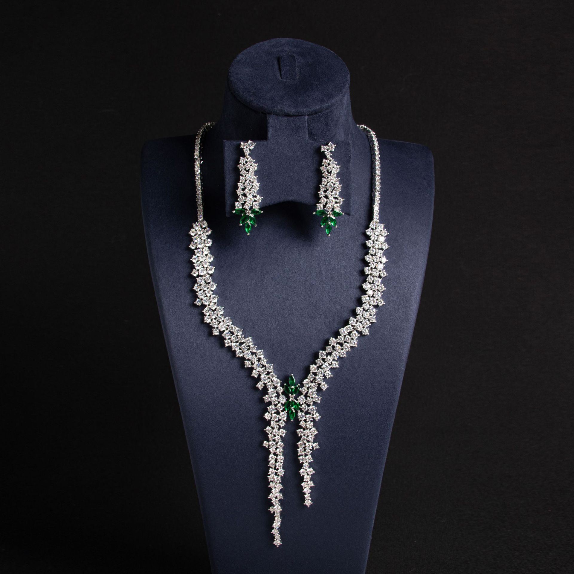 internet hot flower zircon necklace earrings diamond flower long pendant refined personalized sweet set wholesale details Picture