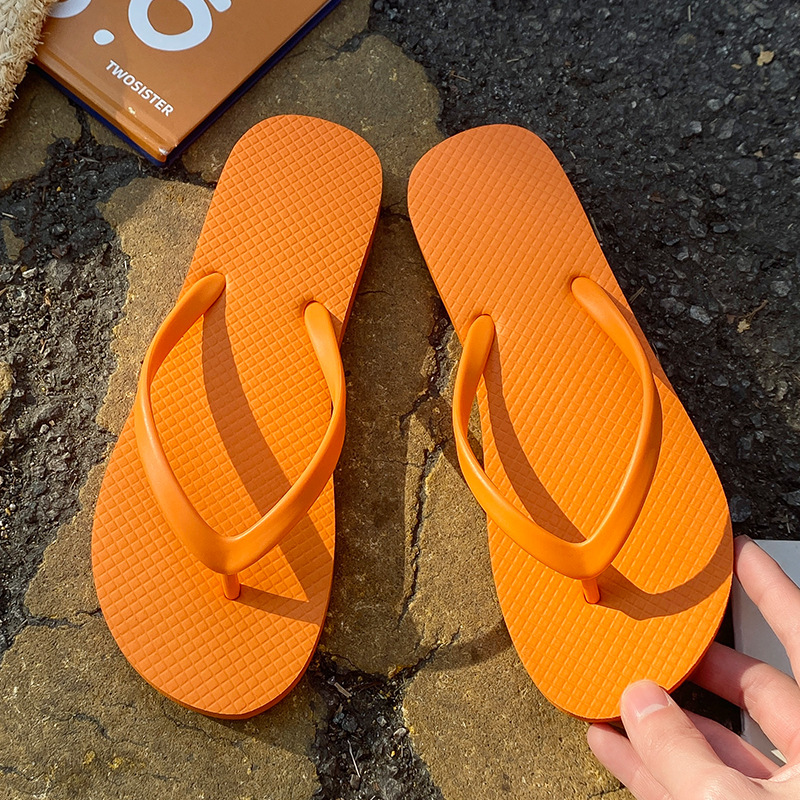 2025 new black flip-flops women's flip-flops women's summer outdoor non-slip flat-heeled beach shoes wholesale Item Picture