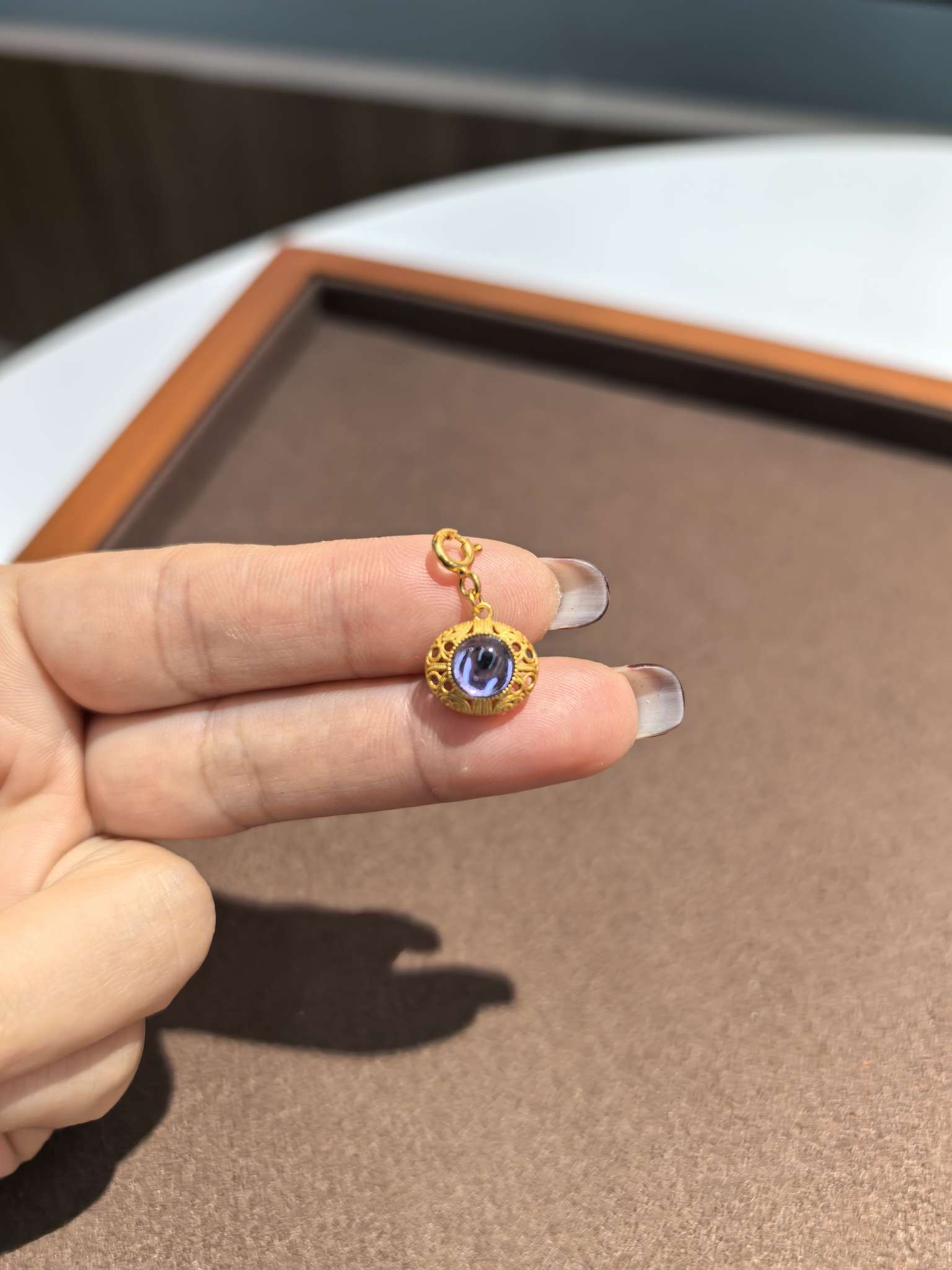 Amethyst hollowed-out circular spring buckle handle